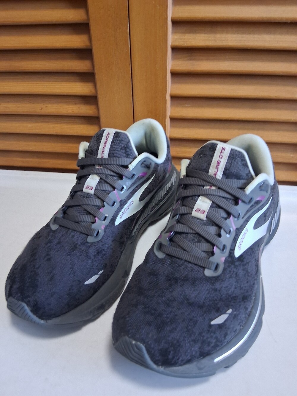 Brooks Women's Adrenaline GTS 23 Athletic Running Sneakers 8 Medium - Picture 2 of 7